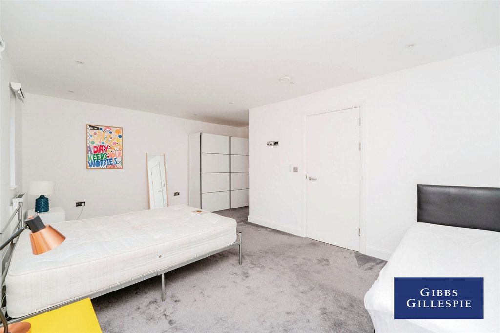 Property photo 3 of 6 Picture No. 04