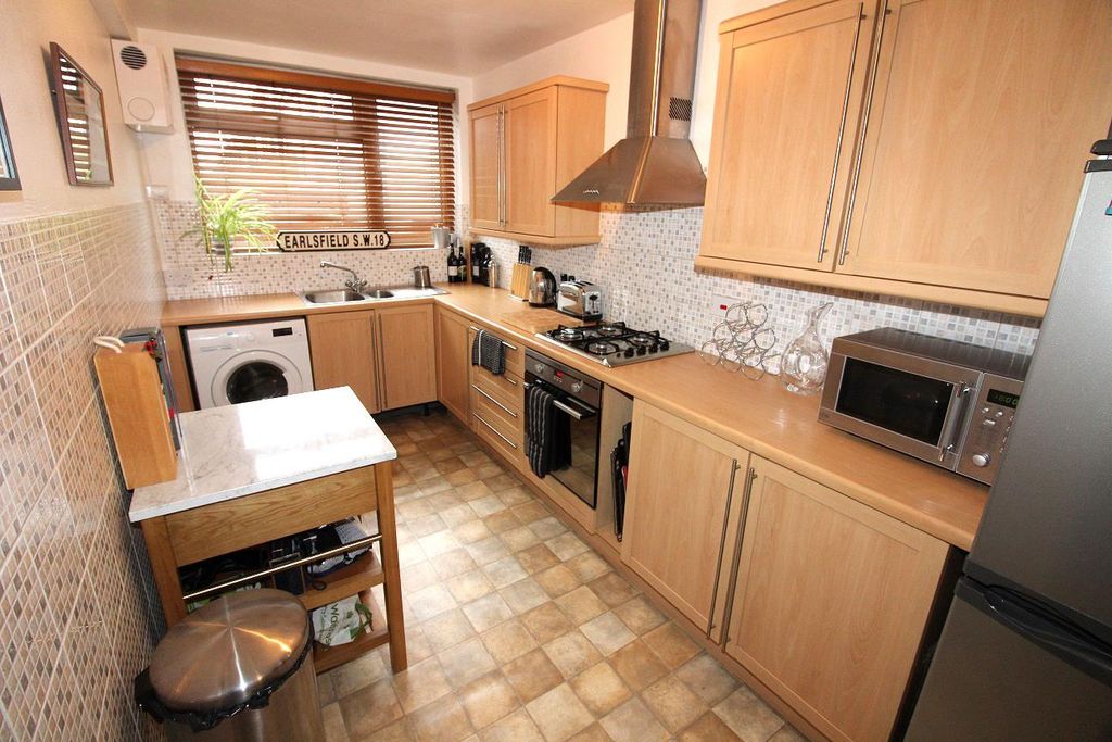 Property photo 3 of 8 Kit.Jpg