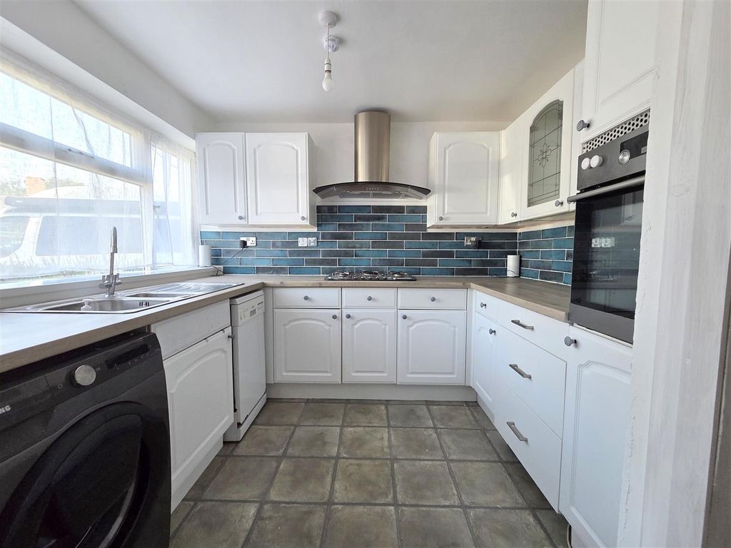 Property photo 2 of 16 Kitchen