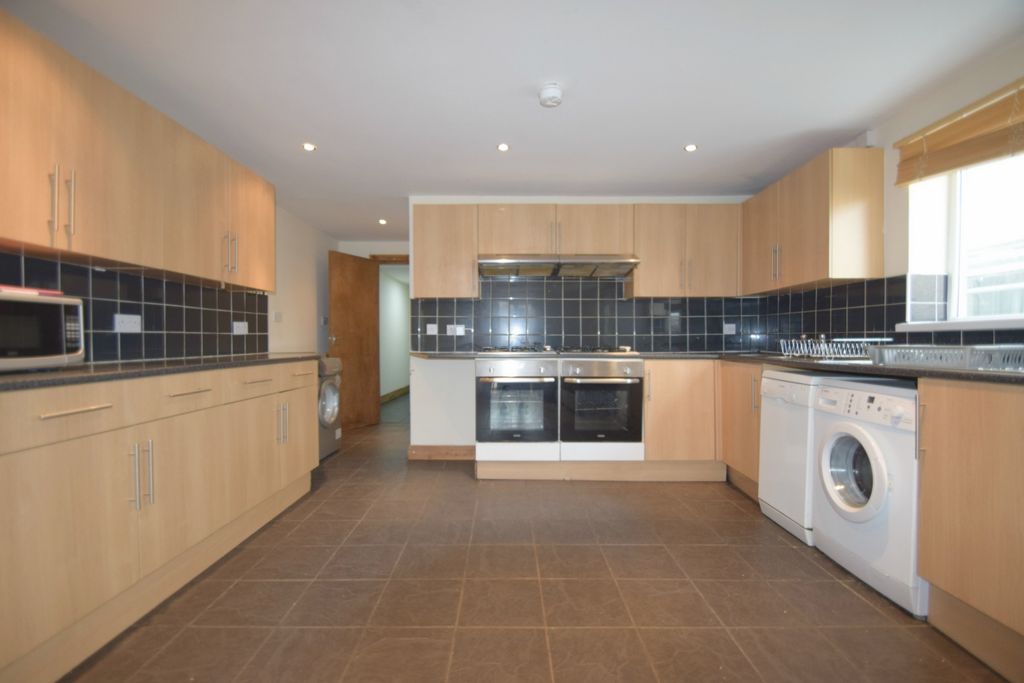 Property photo 2 of 9 Photo 4