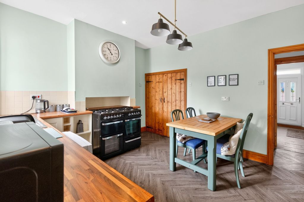 Property photo 3 of 16 Kitchen/Dining Room