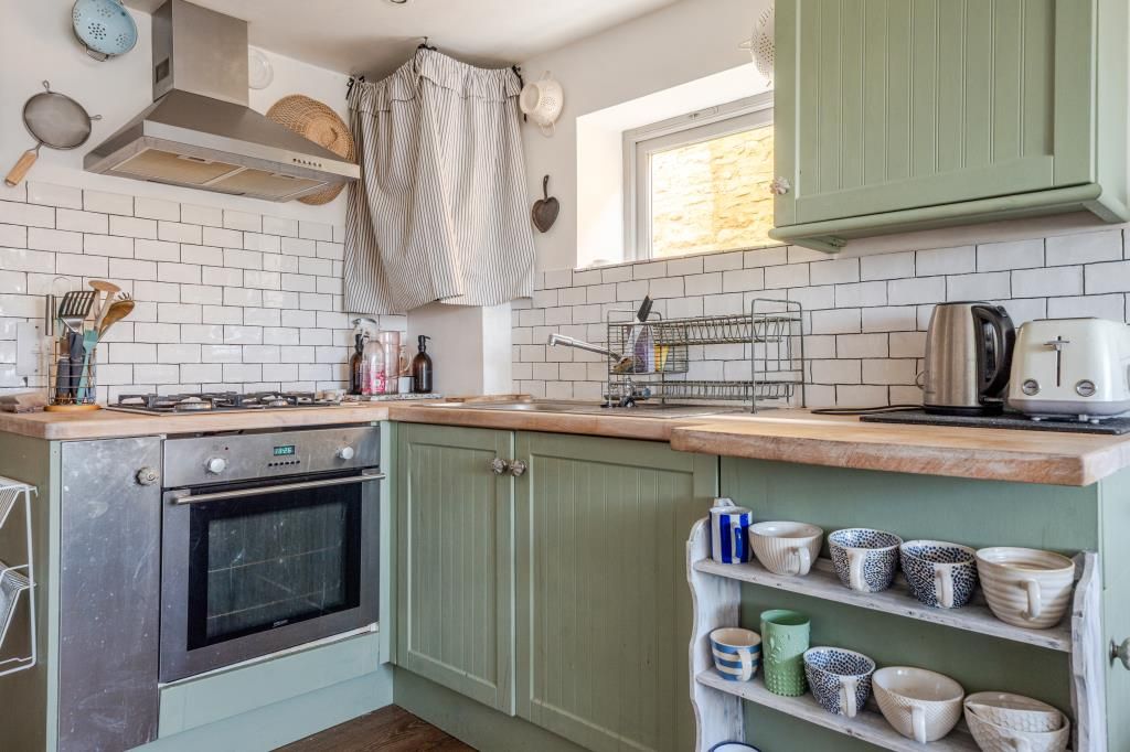 Property photo 3 of 17 Kitchen