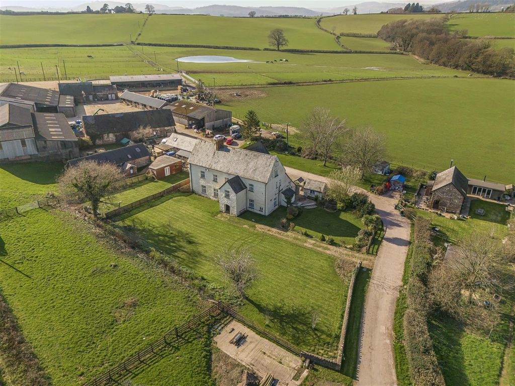 Property photo 3 of 39