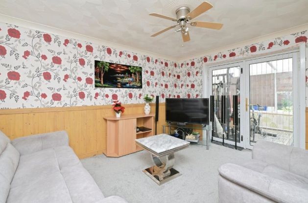 Property photo 3 of 7 Living Room