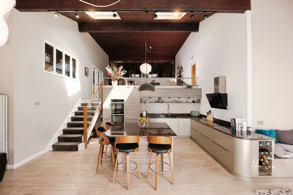 Property photo 3 of 27