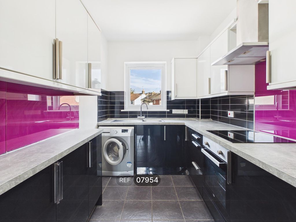 Property photo 2 of 10 Kitchen