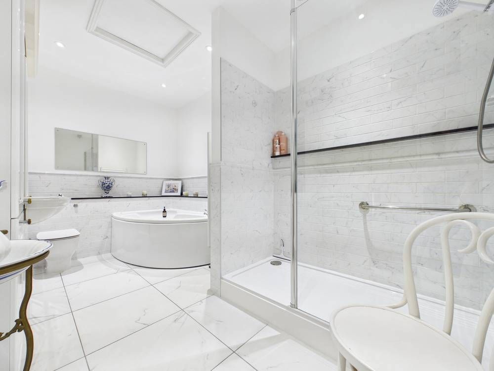 Additional image 10 of 3 bed flat for saleCobbold Road, Felixstowe, Suffolk IP11