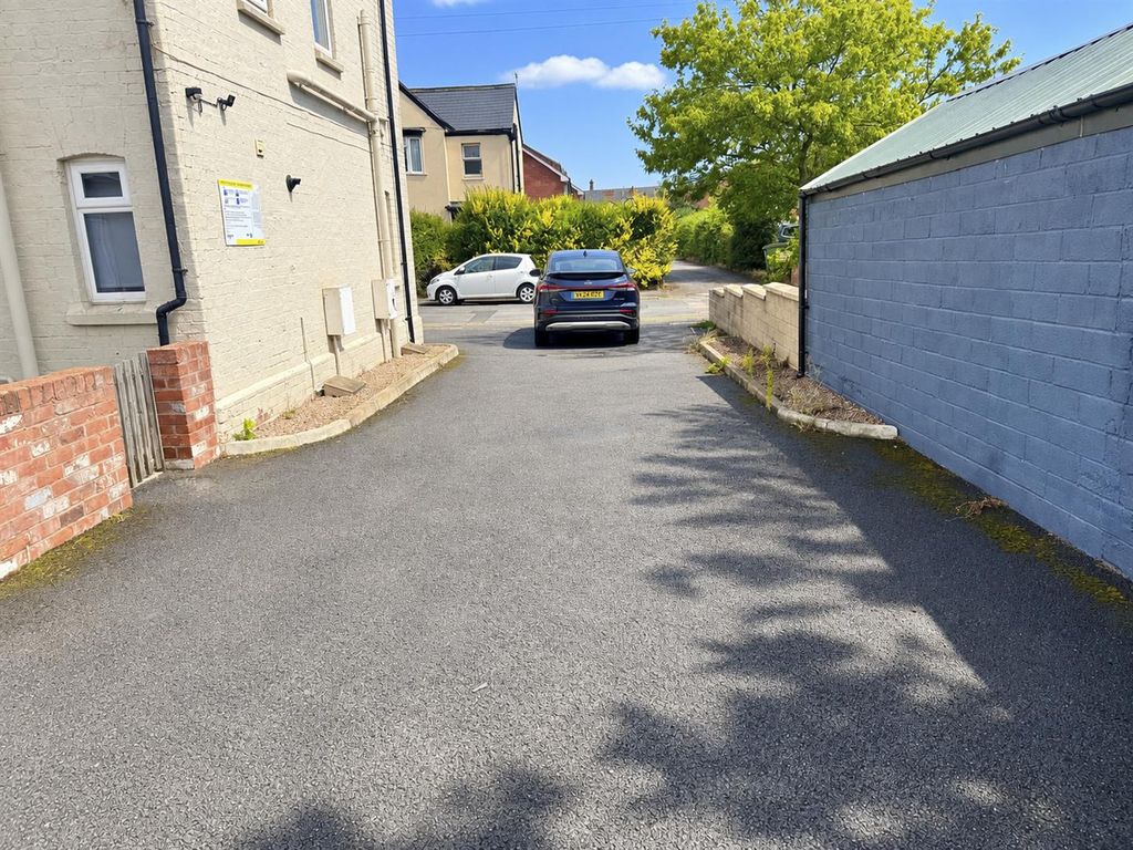 Property photo 2 of 3