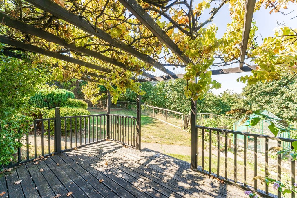 Property photo 2 of 20