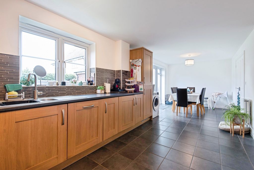 Property photo 3 of 20 Pbox-Img.Jpg