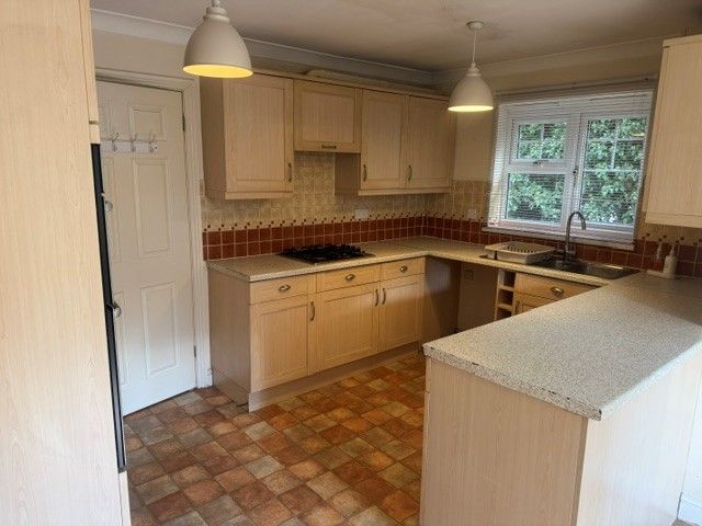 Property photo 2 of 9 Kitchen