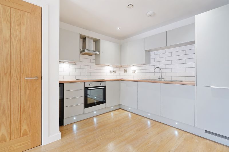 Property photo 3 of 17 Kitchen