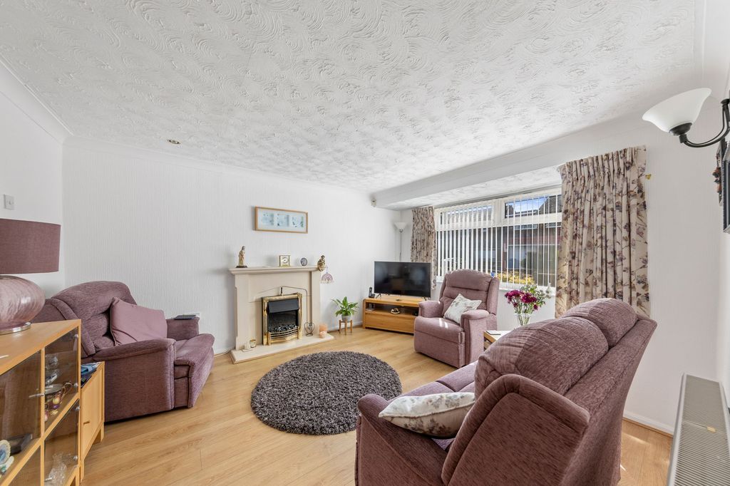 Property photo 2 of 21