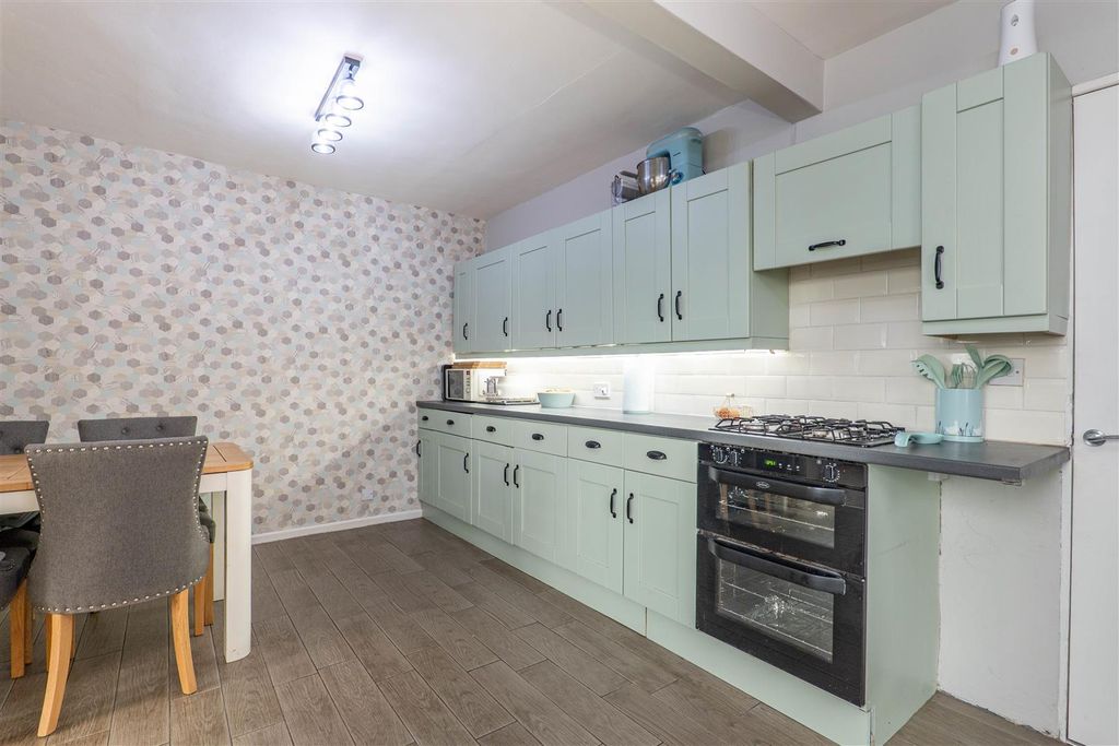 Property photo 3 of 34 Kitchen/Diner