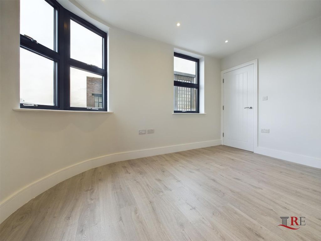 Property photo 3 of 9 Living Room