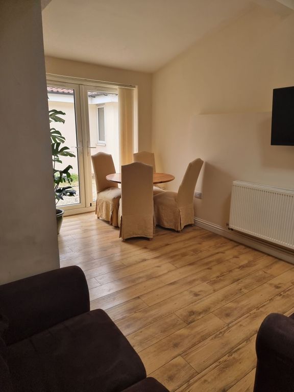 Property photo 3 of 7 Bright, Well-Presented Reception Area With Wood-Ef...