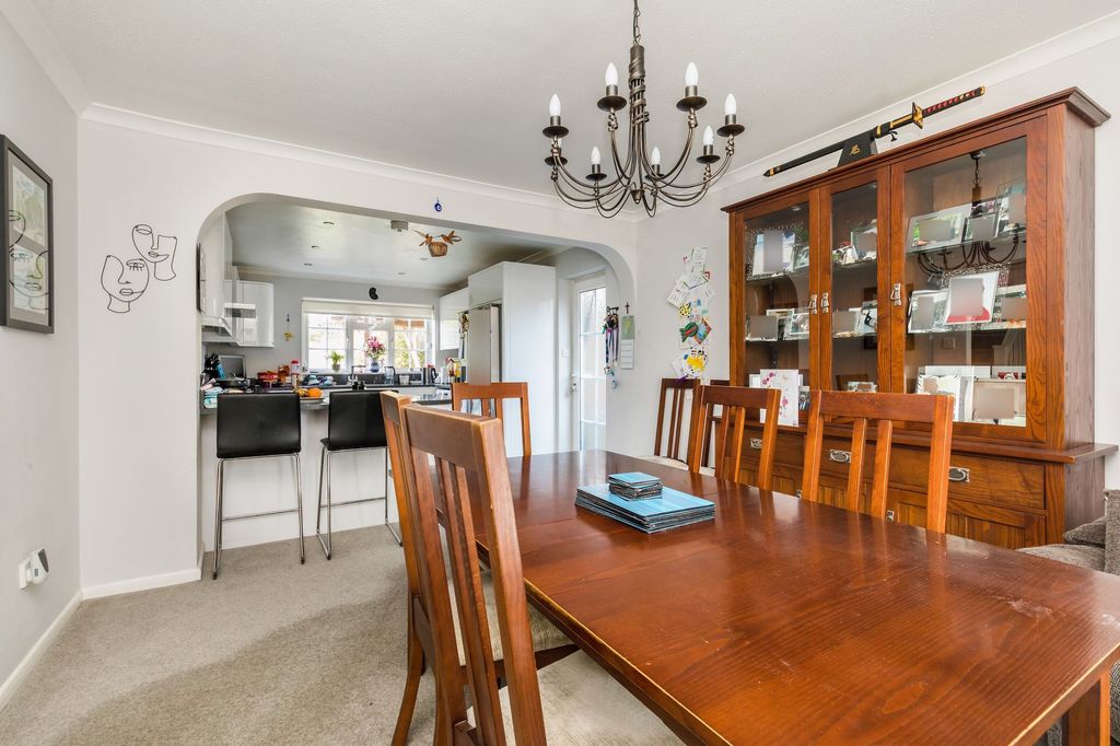 Property photo 2 of 32