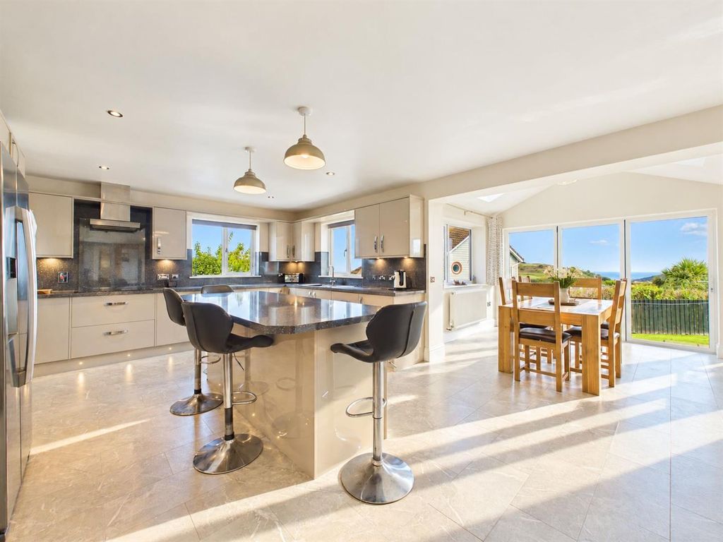 Property photo 3 of 24 Kitchen Diner