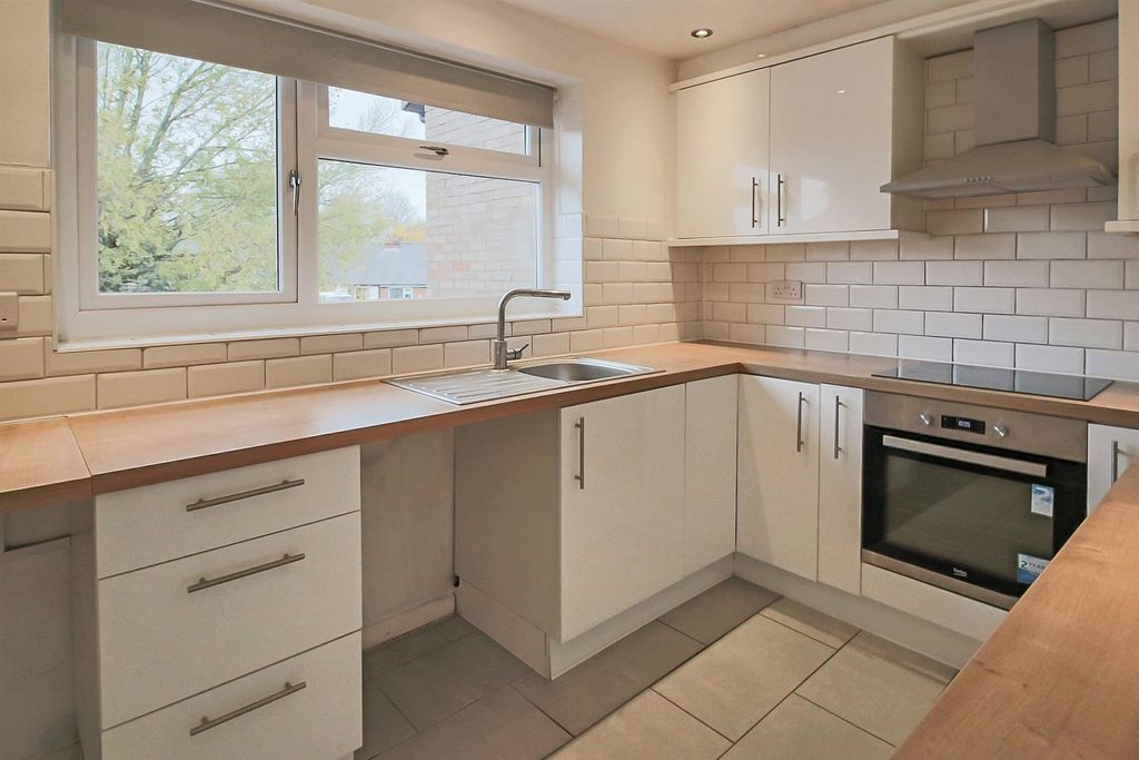 Property photo 3 of 6 Kitchen
