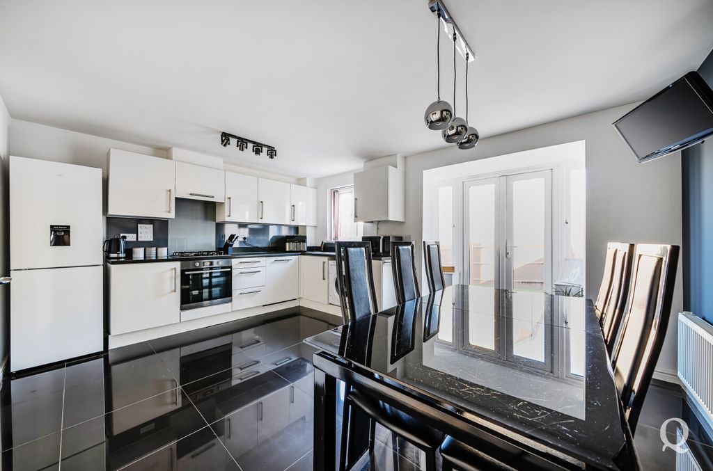 Property photo 2 of 25 8197Caaa-1Fb2-413...