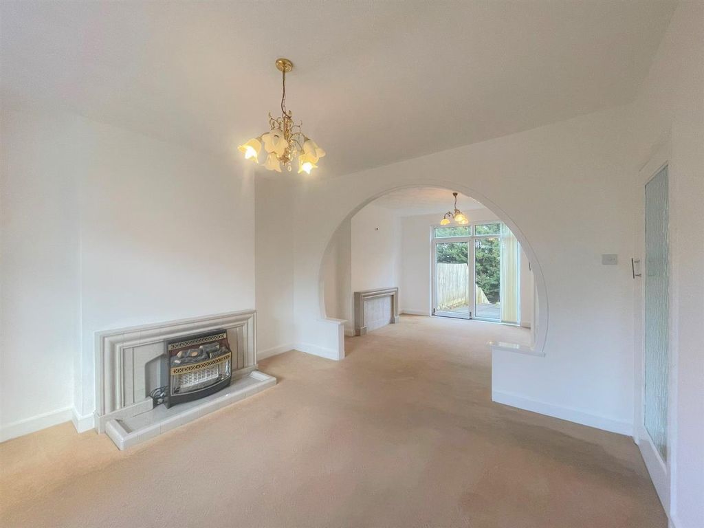 Property photo 3 of 14 Through Lounge