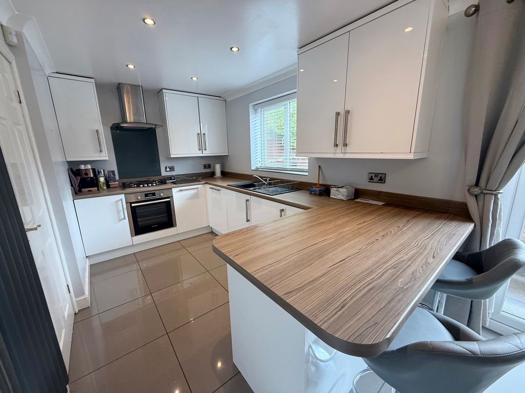 Property photo 2 of 15 Kitchen