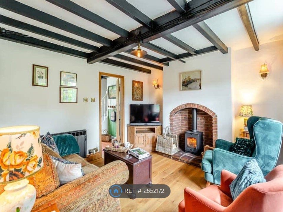 Property photo 2 of 11 Lounge