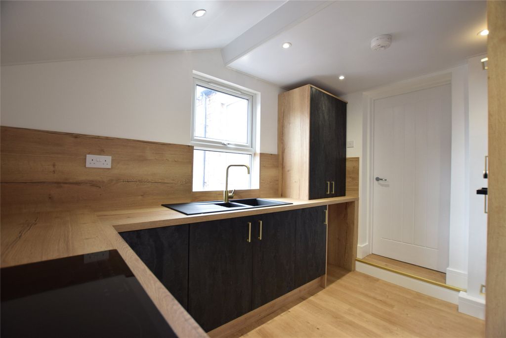Property photo 2 of 11 Kitchen