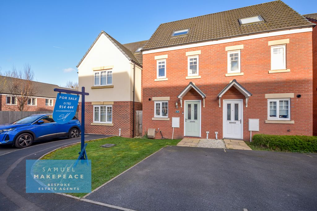 Property photo 1 of 22 Three Storey Three Bedroom Semi Detached Property With Master Suite On Second Floor