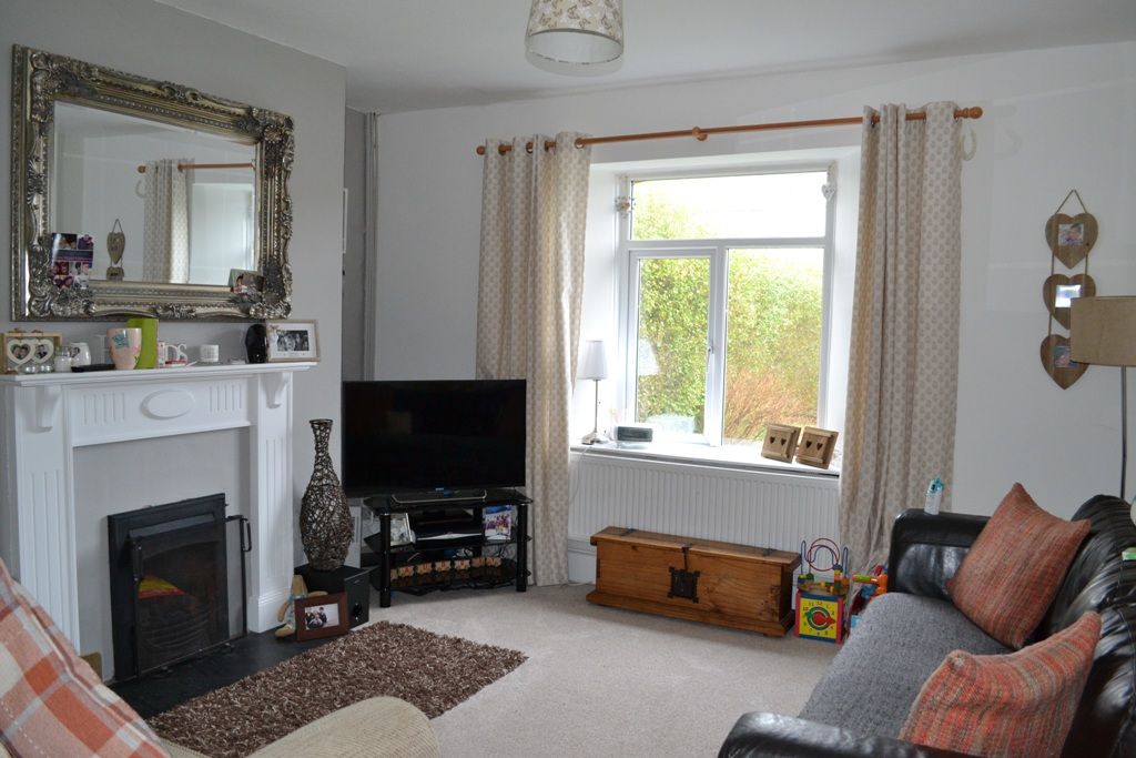 Property photo 2 of 11 Living Room