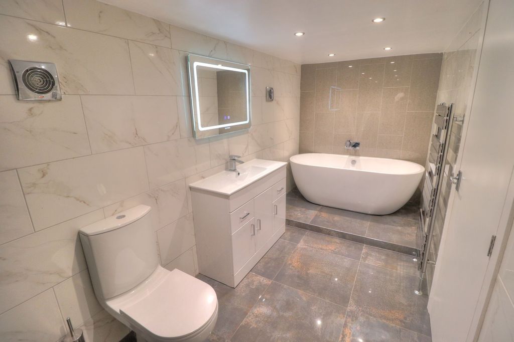Property photo 2 of 33
