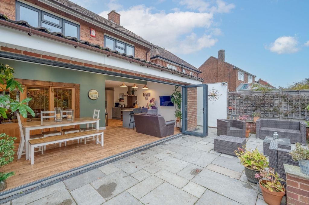 Property photo 3 of 27