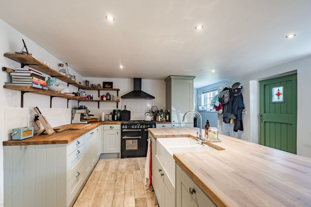 Property photo 3 of 31