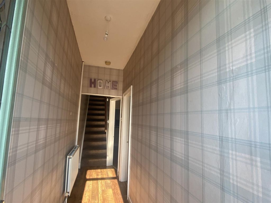 Property photo 2 of 15 Entrance Hall