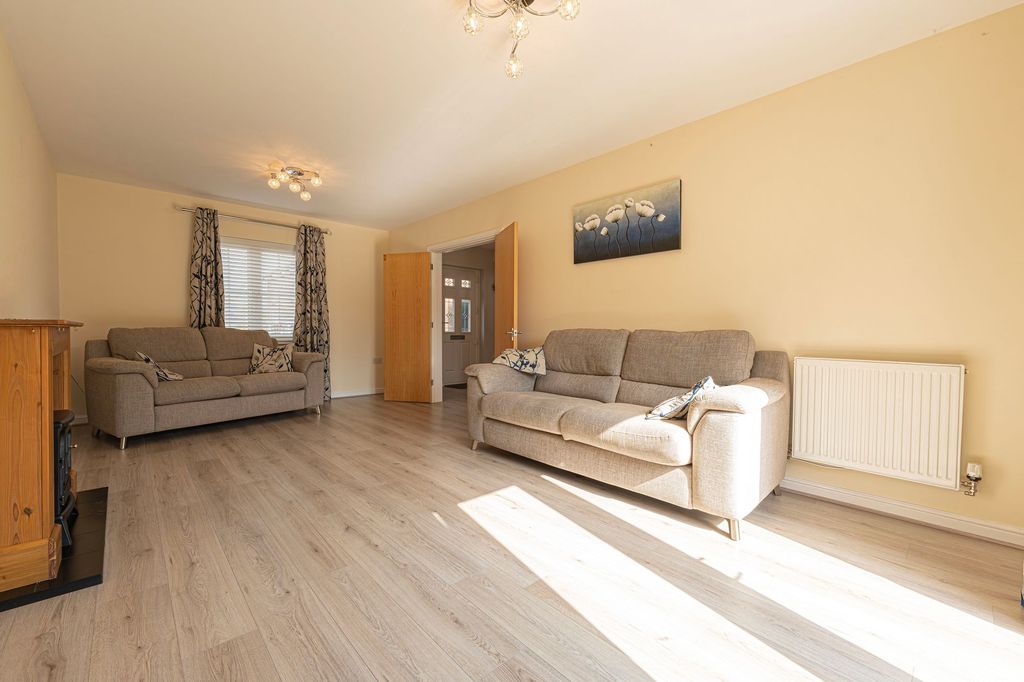 Property photo 2 of 47