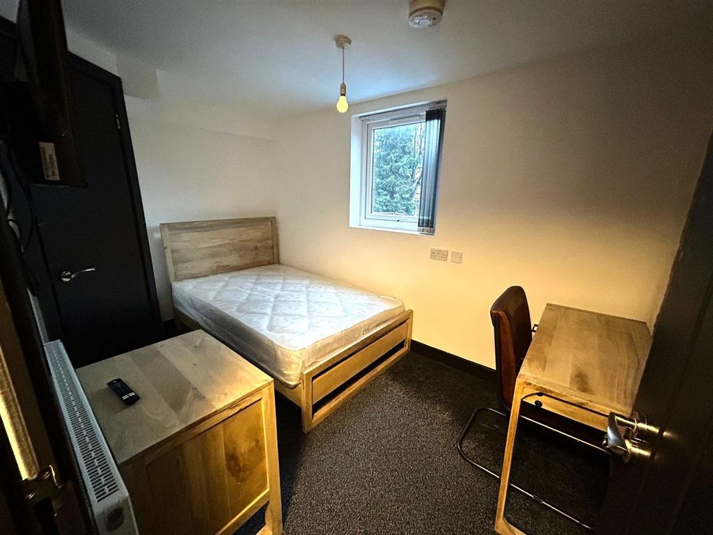 Property photo 1 of 6 Room 2 .Jpg