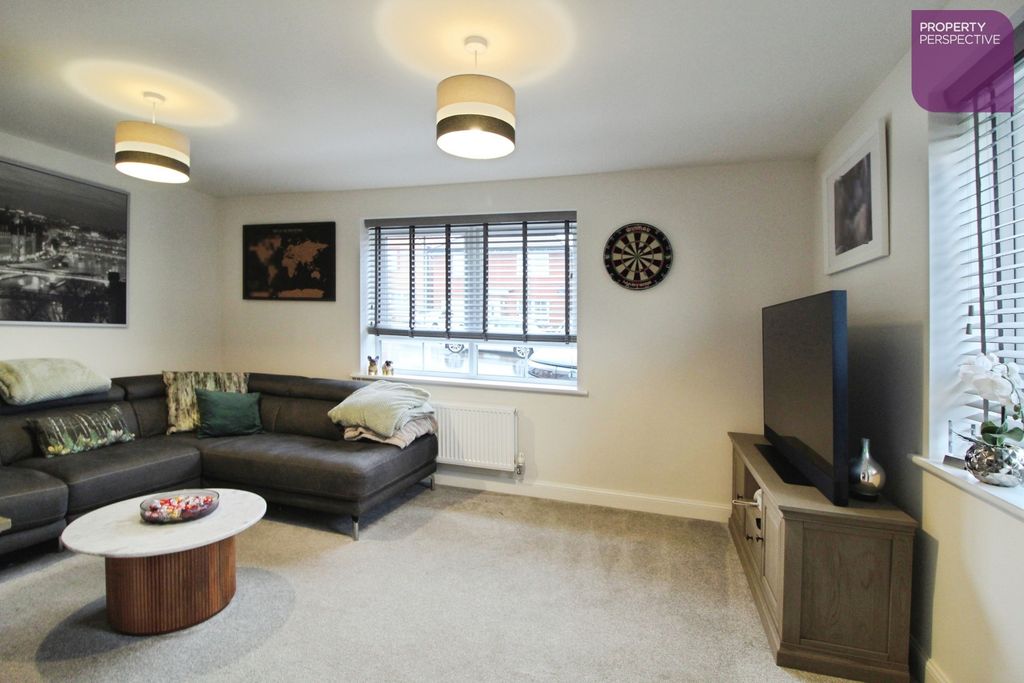 Property photo 2 of 11 Lounge