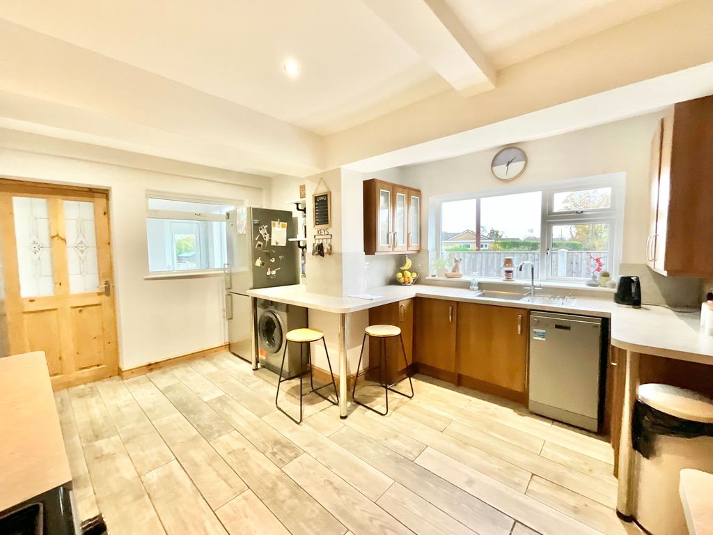 Property photo 2 of 32