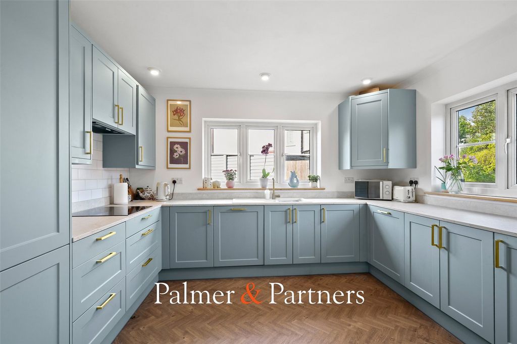 Property photo 2 of 42 Picture No. 16