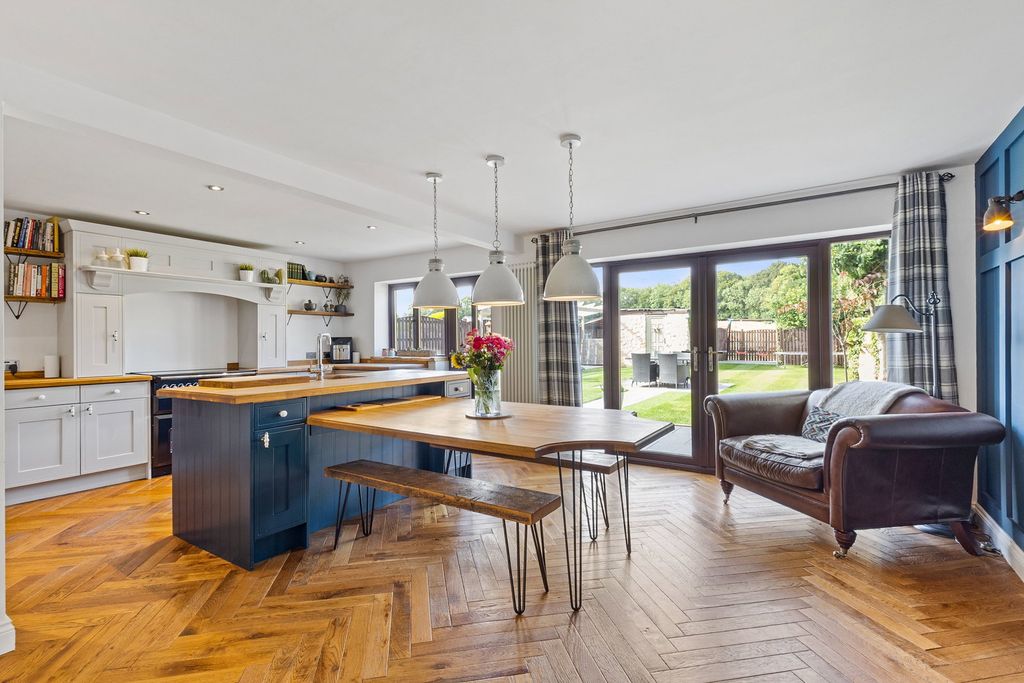 Property photo 2 of 29