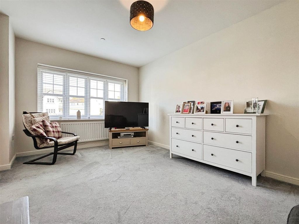 Property photo 3 of 26 Lounge V2.Jpg