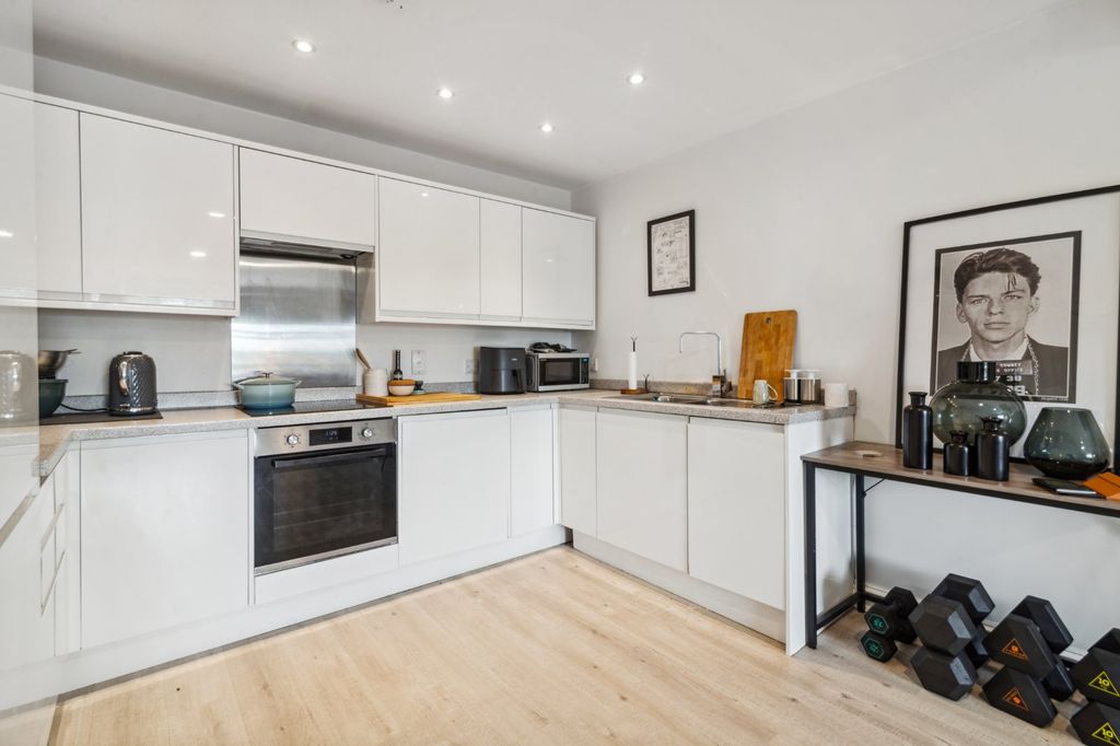 Property photo 2 of 12 Kitchen