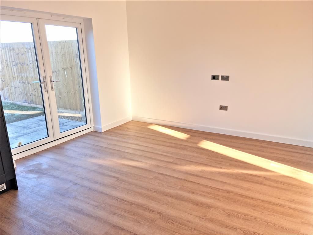 Property photo 3 of 9 Dining Room