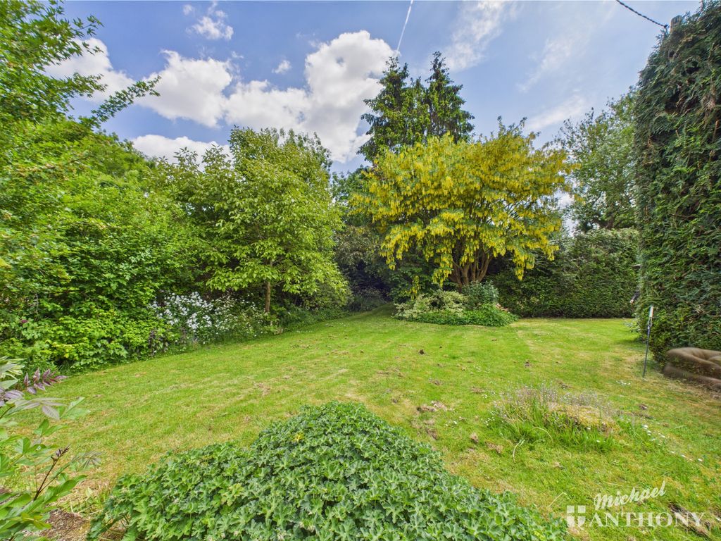 Property photo 3 of 17 Cam03218G0-Pr0664-Still017