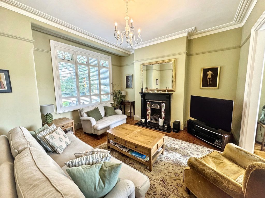 Property photo 3 of 13