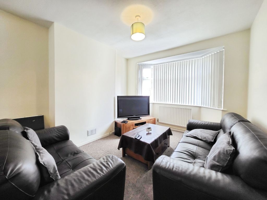Property photo 3 of 9 Lounge