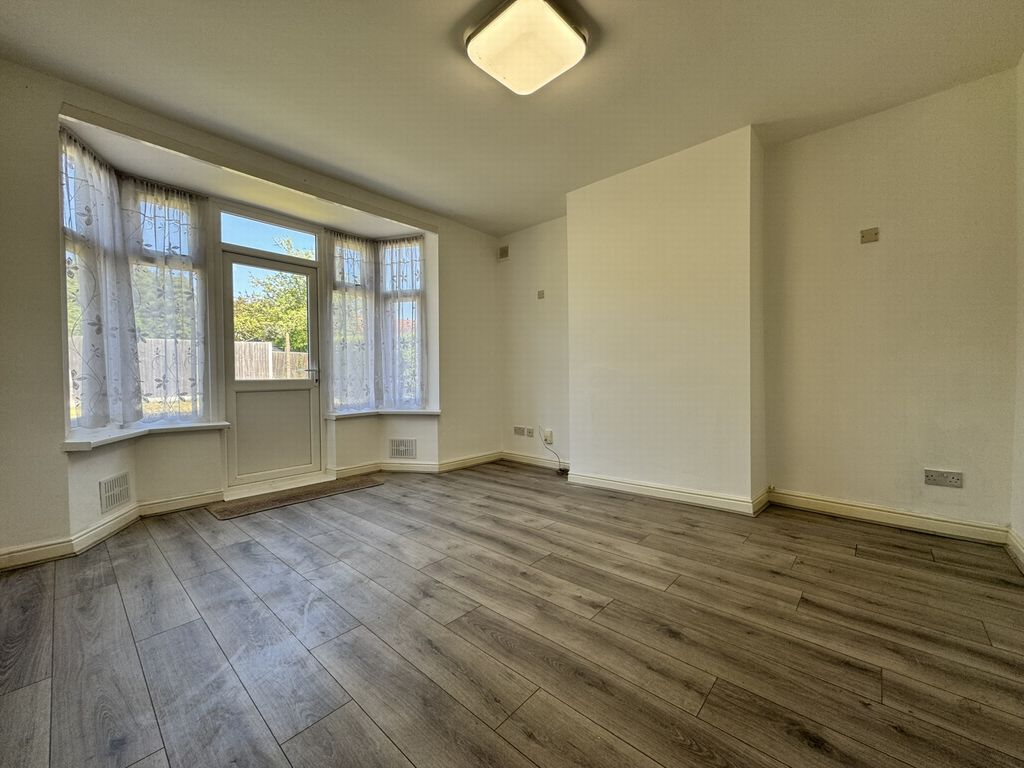 Property photo 3 of 10 Photo 2