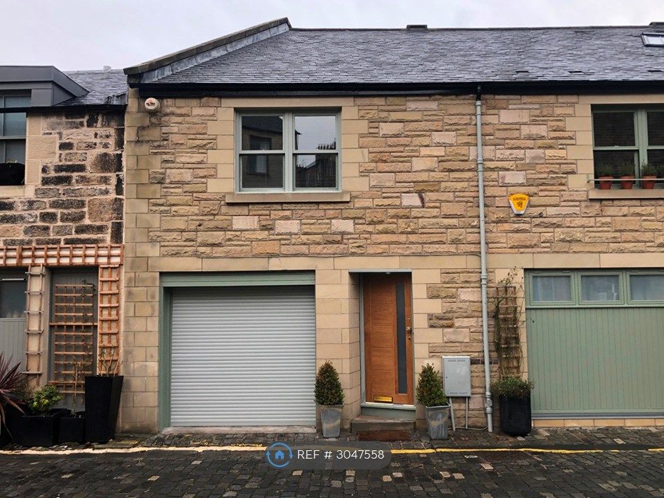 Property photo 1 of 21 Mews Cottage With Garage
