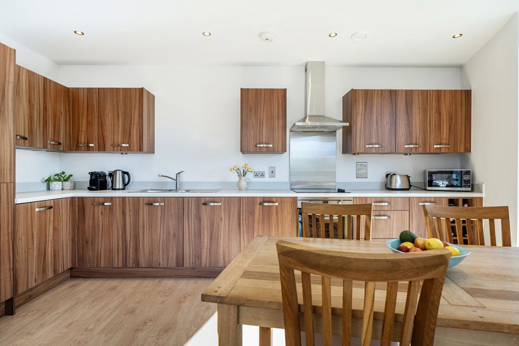 Property photo 2 of 22 1435999-9-69ce805...