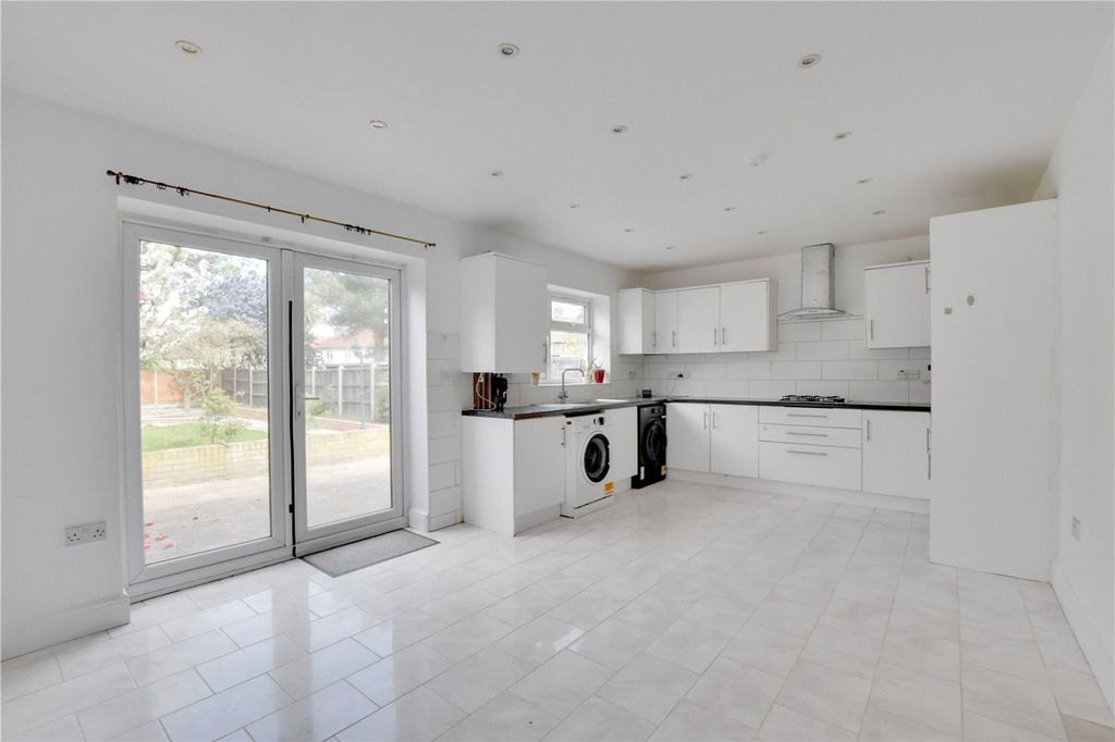 Property photo 2 of 22 Picture No. 15